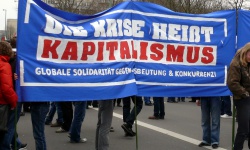 "Die Krise heißt Kapitalismus" - Transparent auf der Krisendemo